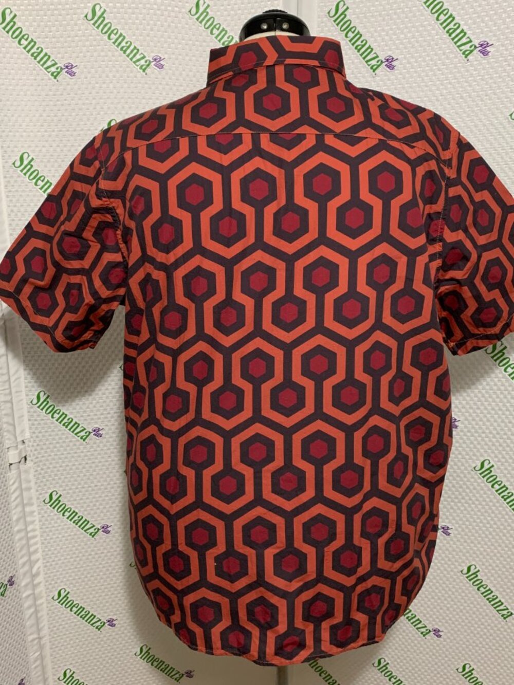 Middle Of Beyond Button Down Shirt The Shining Hotel Carpet Print MOB Mens XL - Picture 3 of 4